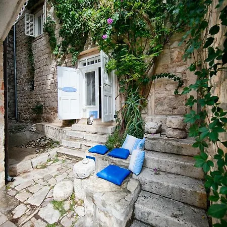 krevet i doručak Vis 3*
