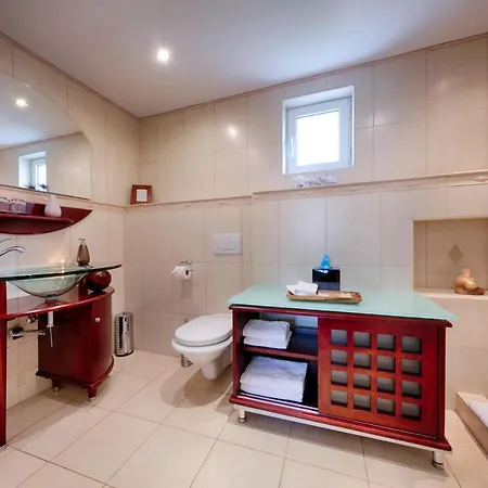 Vis Bed & Breakfast 3*